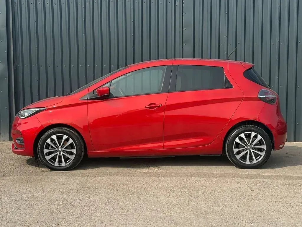 Used Renault Zoe GT-Line 100 kW (136 HP) 2022 Red Hatchback