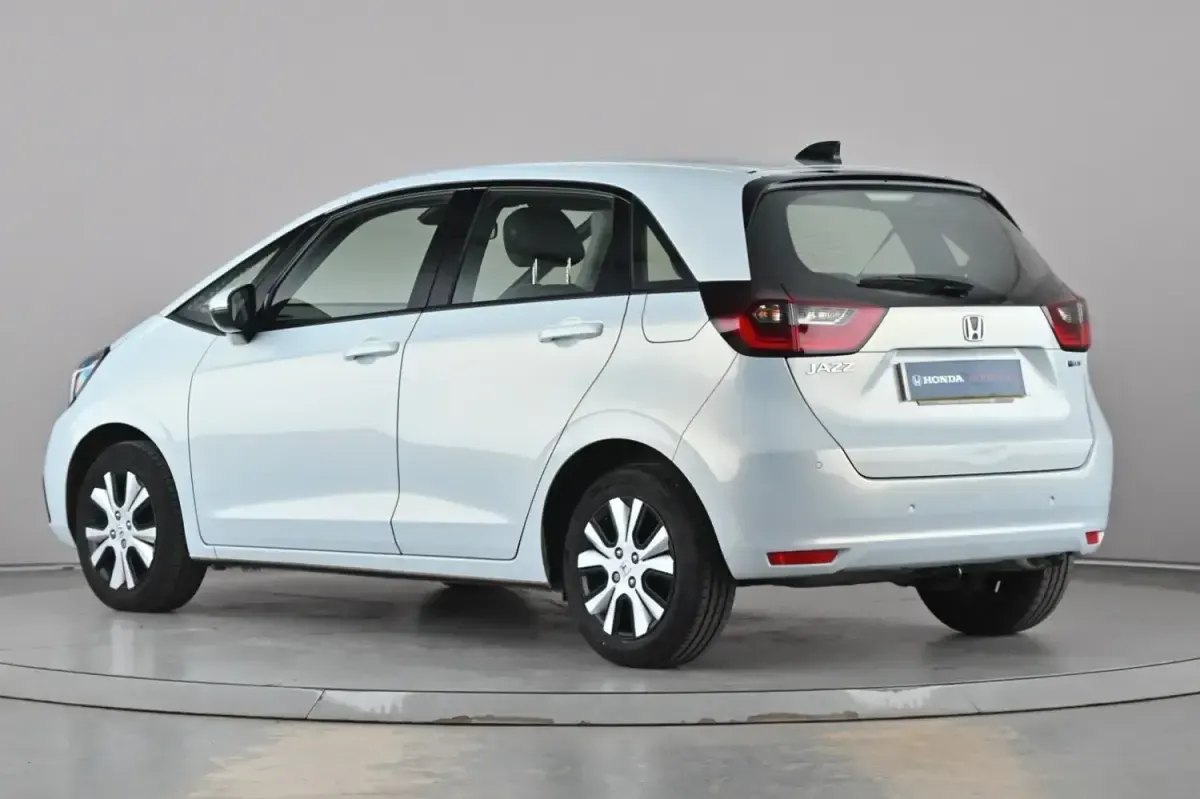 Second-hand Honda Jazz Hybrid 109 CP (80 kW) 2021 Alb Hatchback
