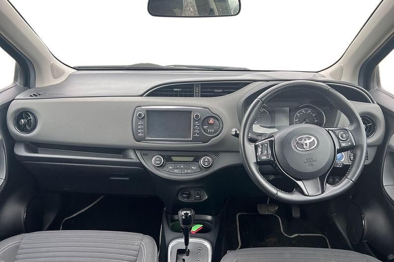 Used Toyota Yaris Hybrid 100 HP (73 kW) 2017 Black Hatchback