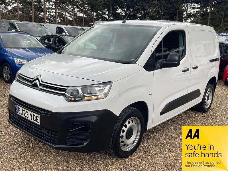White Used 2023 Citroën Berlingo MPV | £9,500 (Good price) - Image 1/4