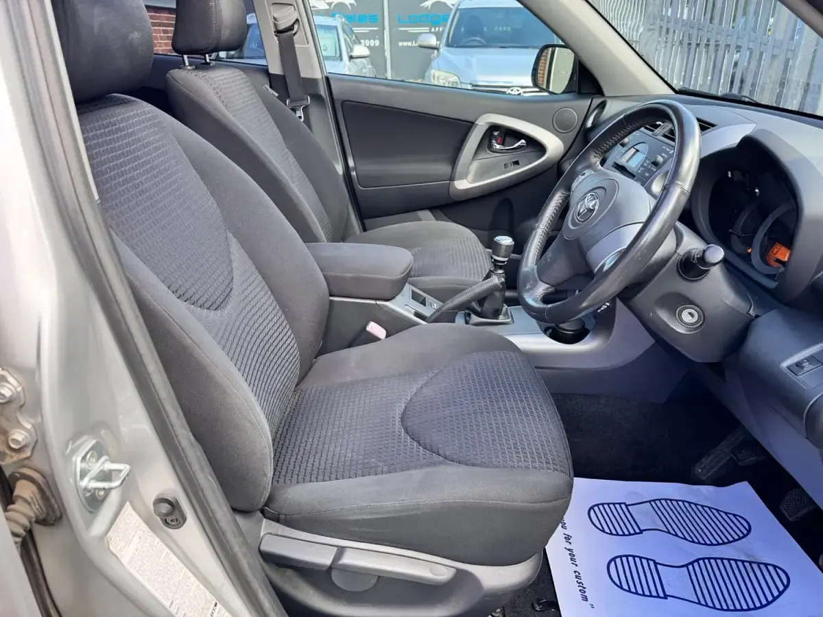 Used Toyota RAV4 SR 2009 Silver SUV