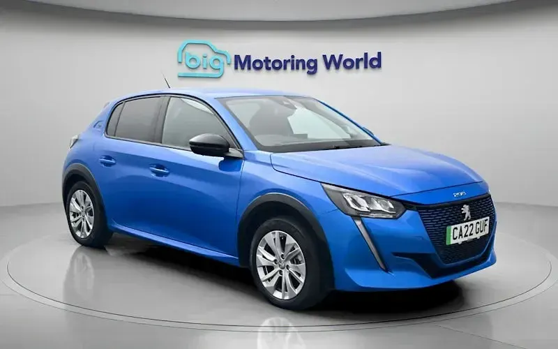 Used Peugeot e-208 Allure Premium 100 kW (136 HP) 2022 Blue Hatchback