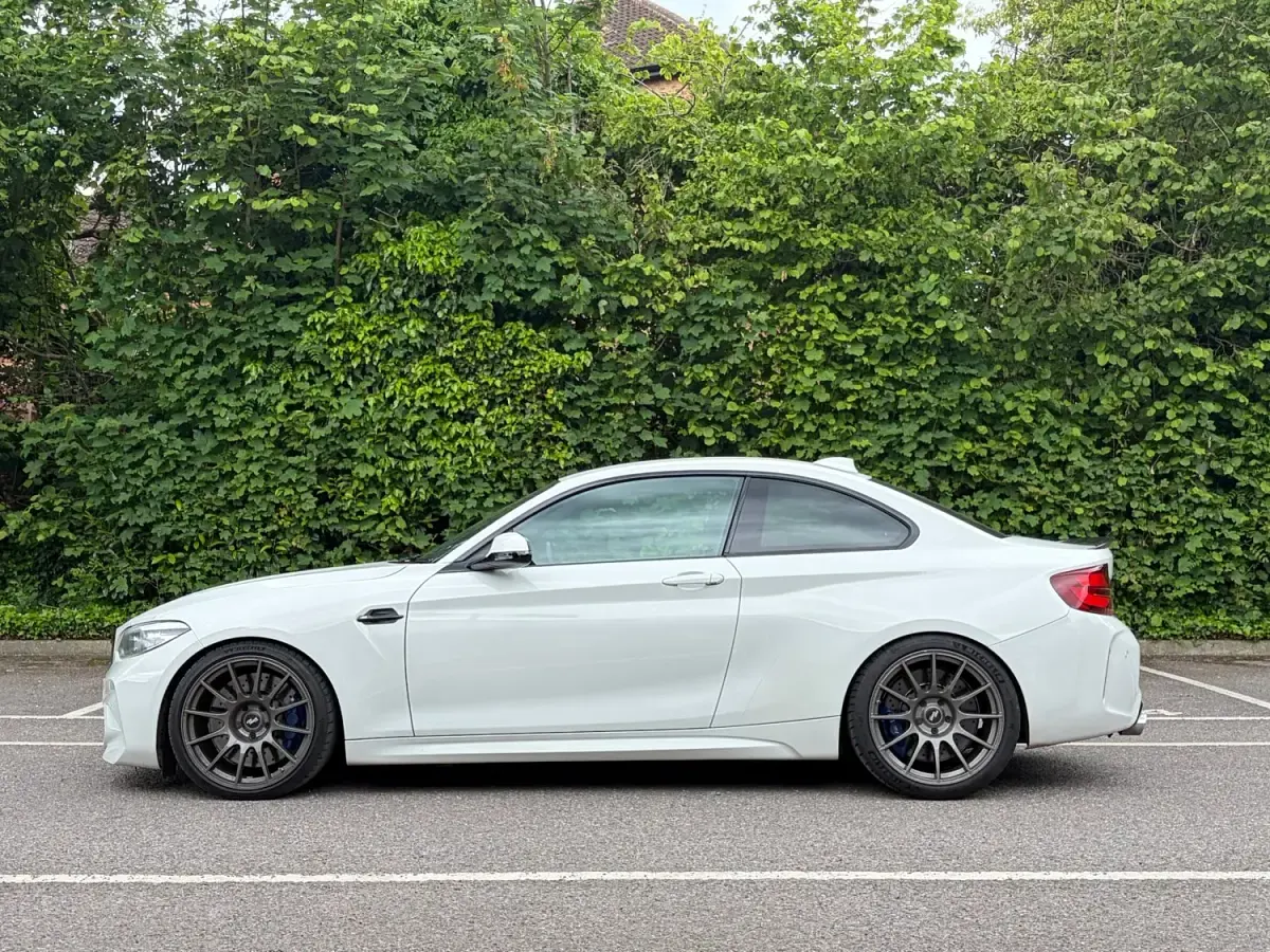 Begagnad BMW M2 Competition Edition 410 HK (301 kW) 2019 Vit Sportkupé