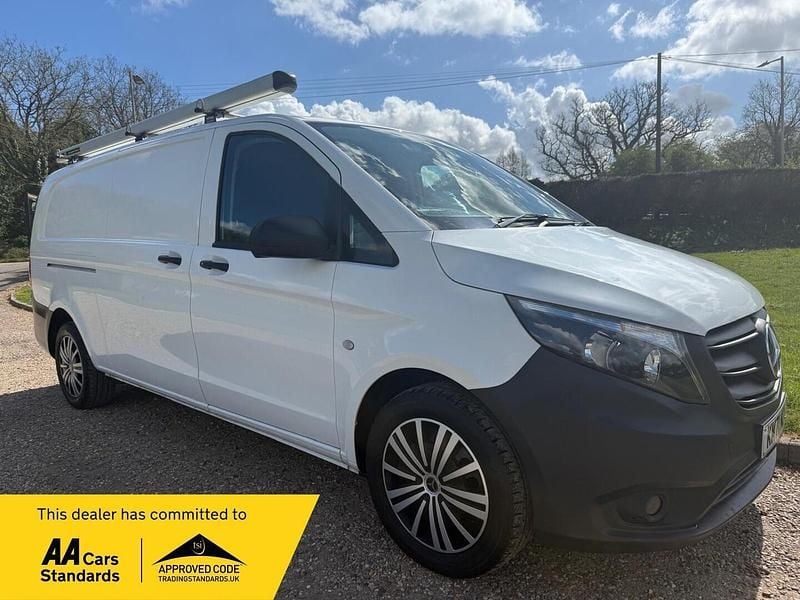 Begagnad Mercedes Vito Progressive 2021 Vit Van