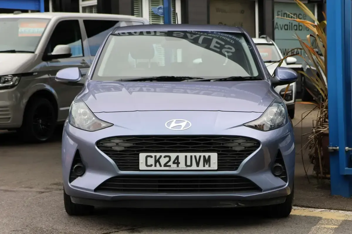 Used Hyundai i10 Advanced 67 HP (49 kW) 2024 Blue Hatchback