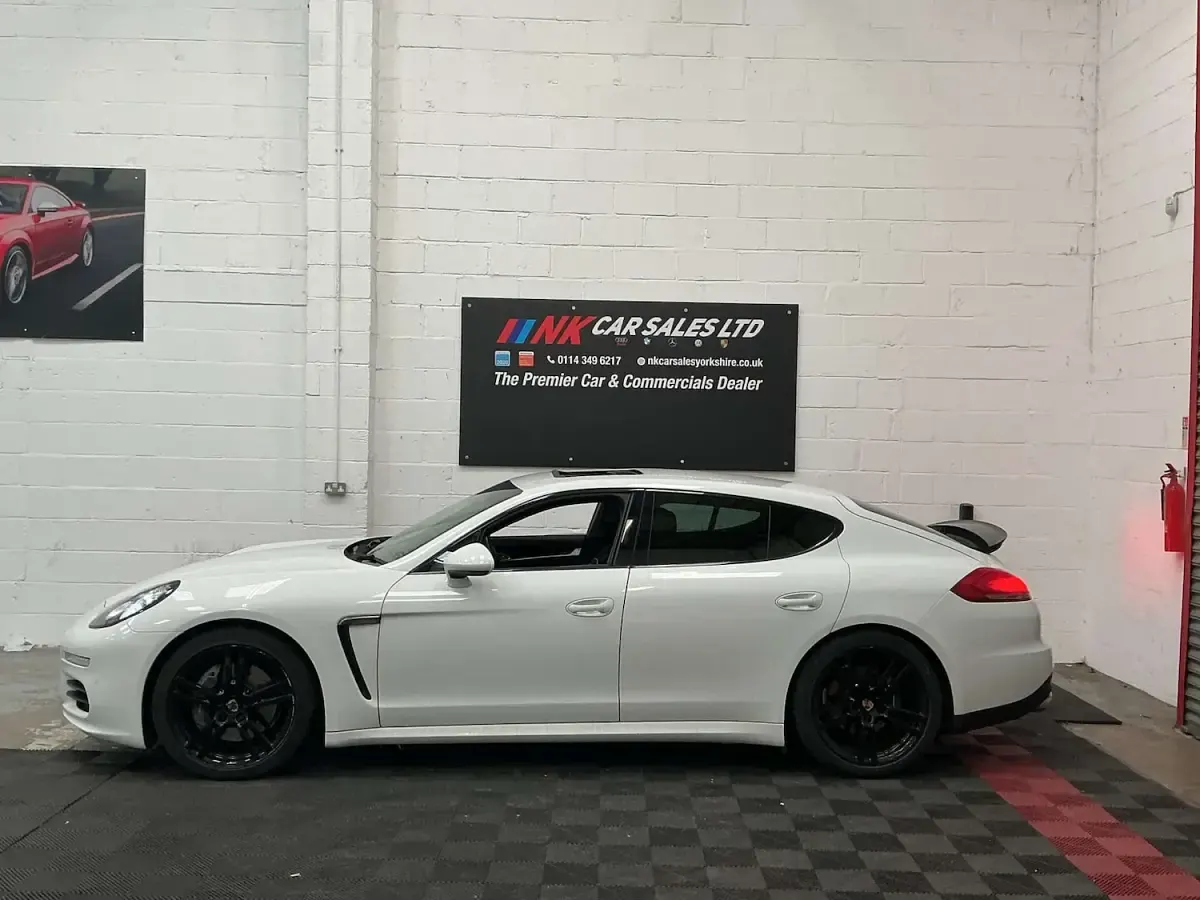 Used Porsche Panamera 300 HP (220 kW) 2013 White Hatchback