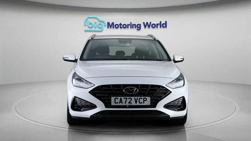 Used Hyundai i30 SE 120 HP (88 kW) 2022 White Estate