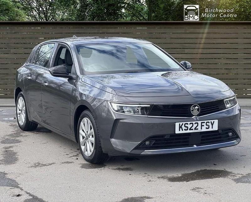 Second-hand Vauxhall Astra Design Edition 110 CP (80 kW) 2022 Gri Hatchback