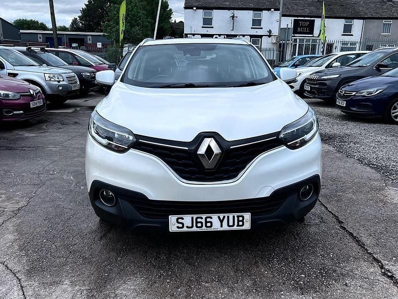White Used 2016 Renault Kadjar Dynamique SUV | £6,990 (Fair price) - Image 1/4