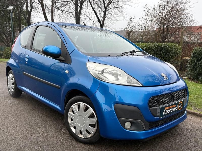 Used Peugeot 107 Active 68 HP (50 kW) 2014 Blue Hatchback