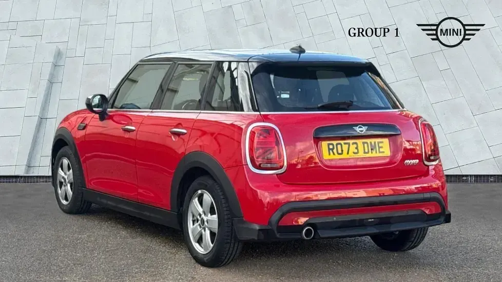 Second-hand Mini Cooper Comfort 136 CP (100 kW) 2023 Roșu Hatchback