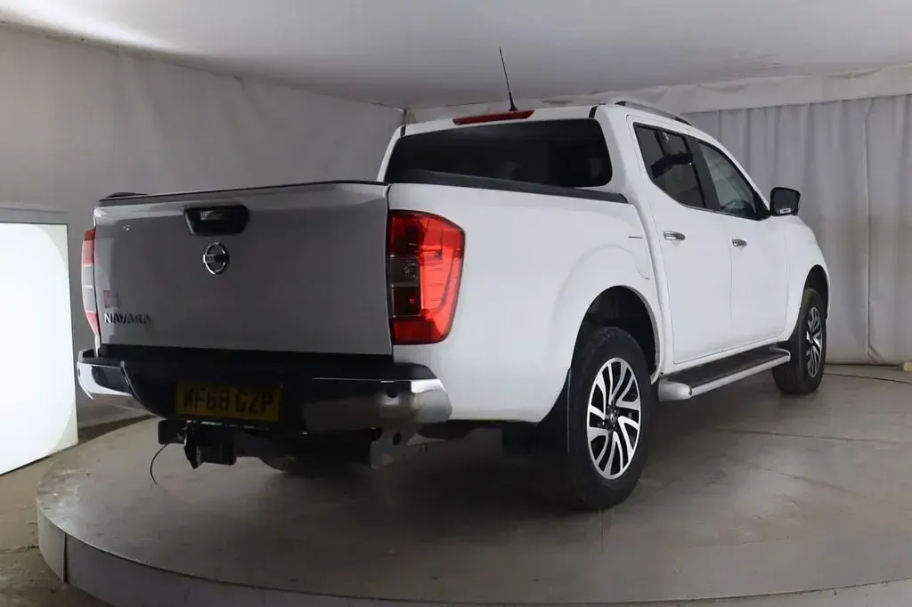 Used Nissan Navara Tekna 190 HP (139 kW) 2018 White Pickup
