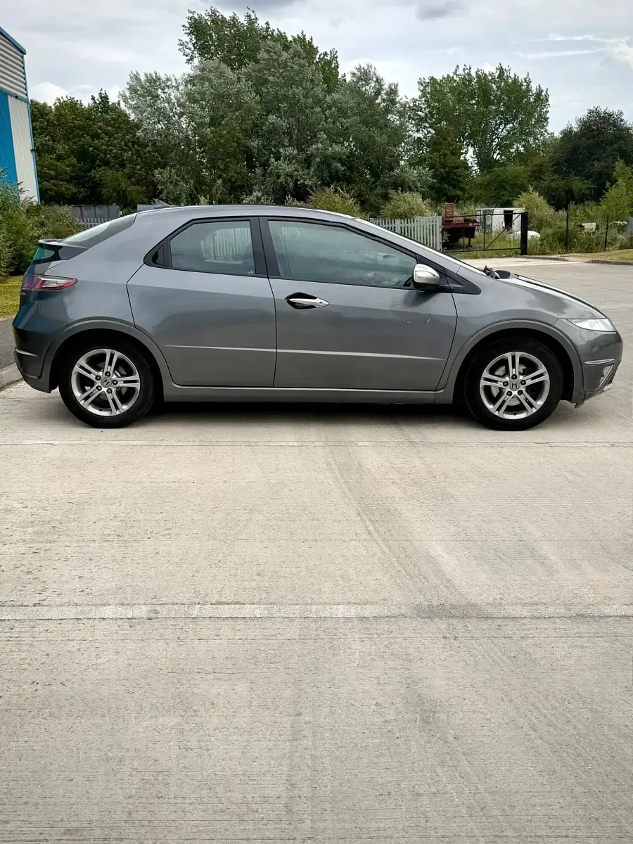 Used Honda Civic SE 100 HP (73 kW) 2010 Silver Hatchback