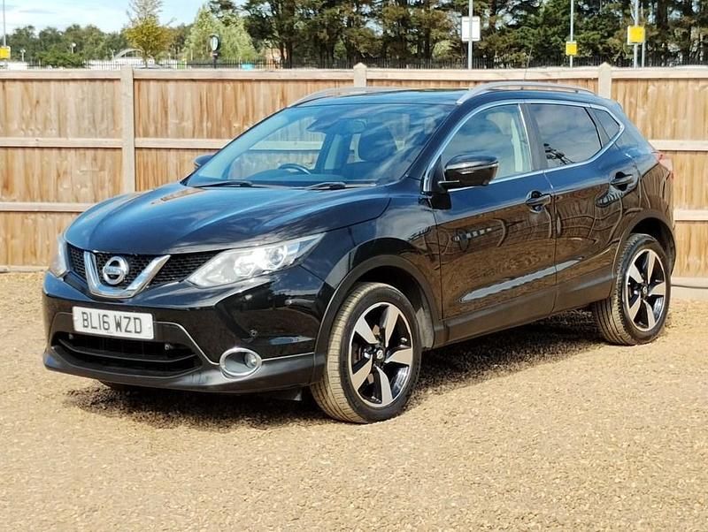 Black Used 2016 Nissan Qashqai N-Connecta SUV | £7,400 (Good price) - Image 1/4