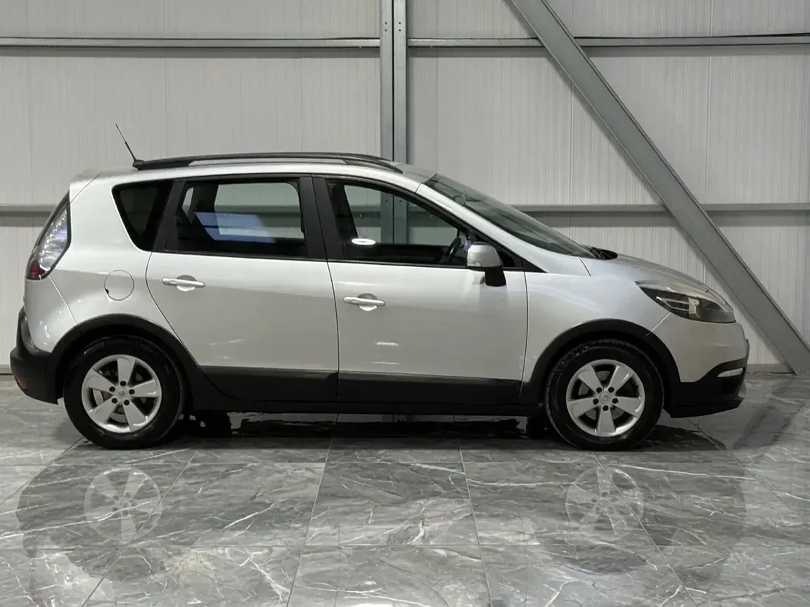 Used Renault Scénic Dynamique 110 HP (80 kW) 2014 Silver MPV