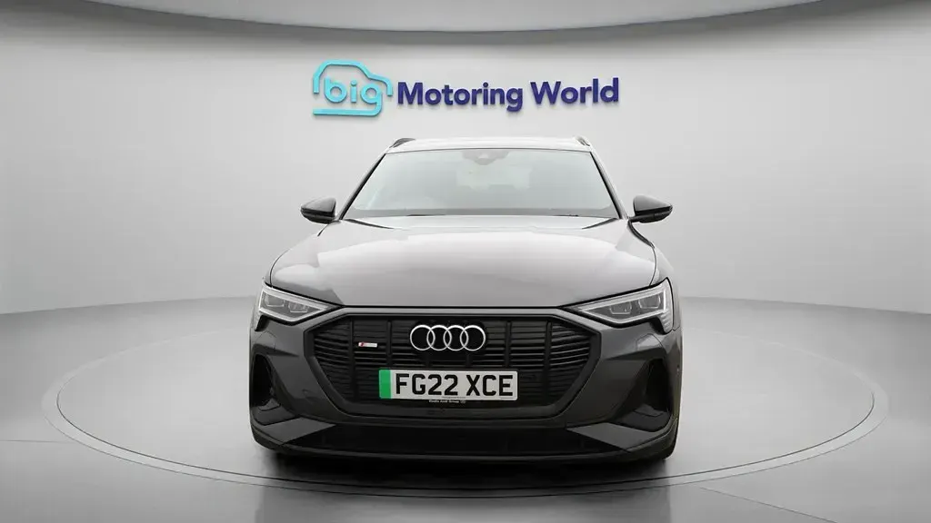 Begagnad Audi e-tron Black Edition 11 kW (15 HK) 2022 SUV