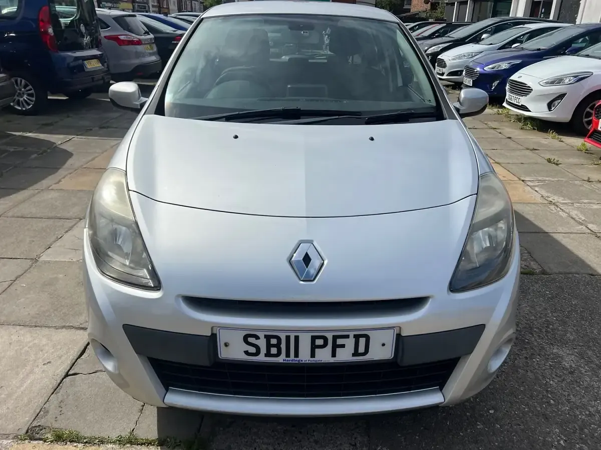 Used Renault Clio Dynamique 2011 Silver Hatchback