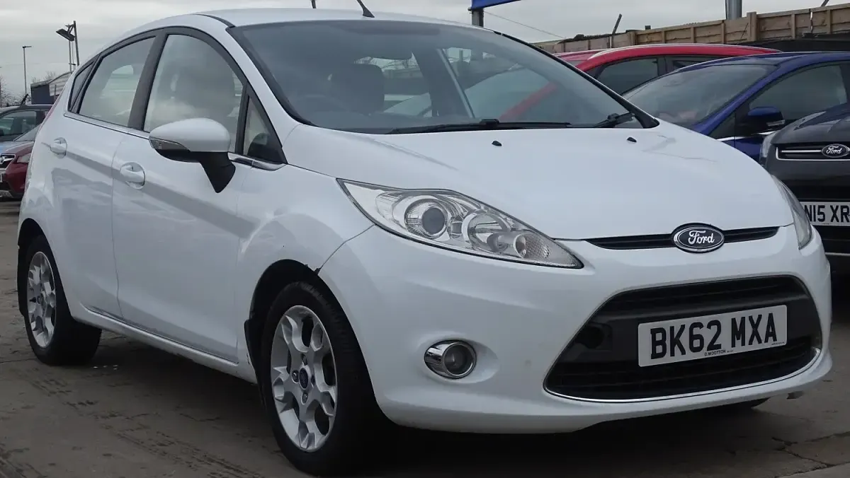 Used Ford Fiesta Zetec 96 HP (70 kW) 2012 White Hatchback