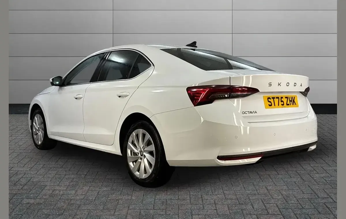 Neu Skoda Octavia SE L 150 PS (110 kW) 2025 Weiß Kleinwagen
