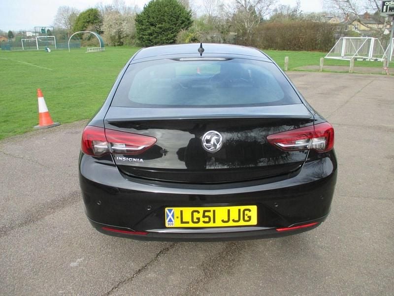 Second-hand Vauxhall Insignia SRi 170 CP (125 kW) 2019 Negru Hatchback
