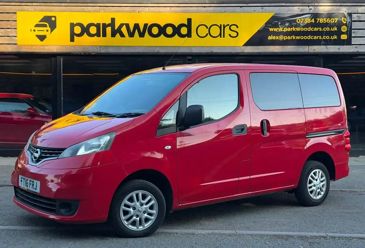 Used Nissan NV200 Acenta 90 HP (66 kW) 2016 Red MPV