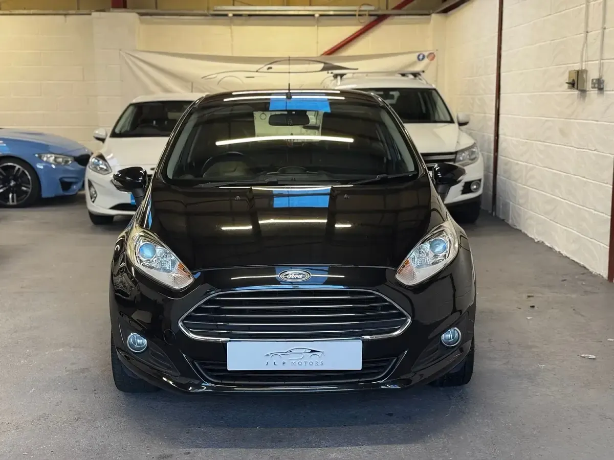 Używany Ford Fiesta Zetec 81 KM (59 kW) 2014 Czarny Hatchback