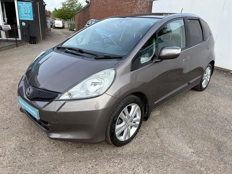 Used Honda Jazz ES 2014 Brown Hatchback