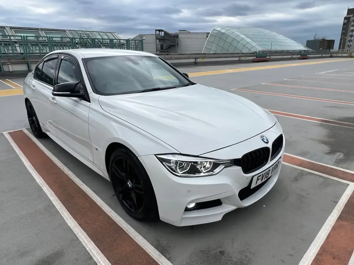 Begagnad BMW 330e M Sport 2018 Vit Sedan