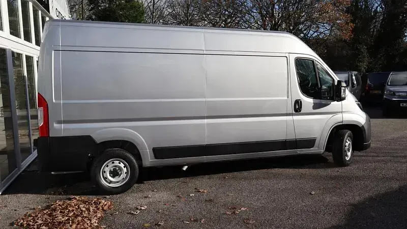 New Peugeot Boxer 140 HP (102 kW) 2025 Grey Van