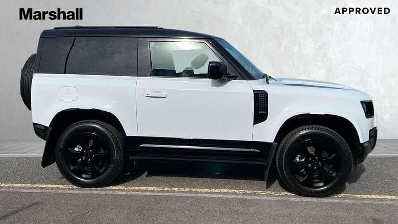 Used Land Rover Defender SE Dynamic 249 HP (183 kW) 2025 White SUV