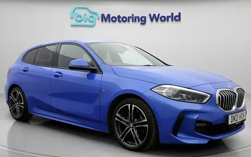 Begagnad BMW 118 M Sport 136 HK (100 kW) 2021 Halvkombi