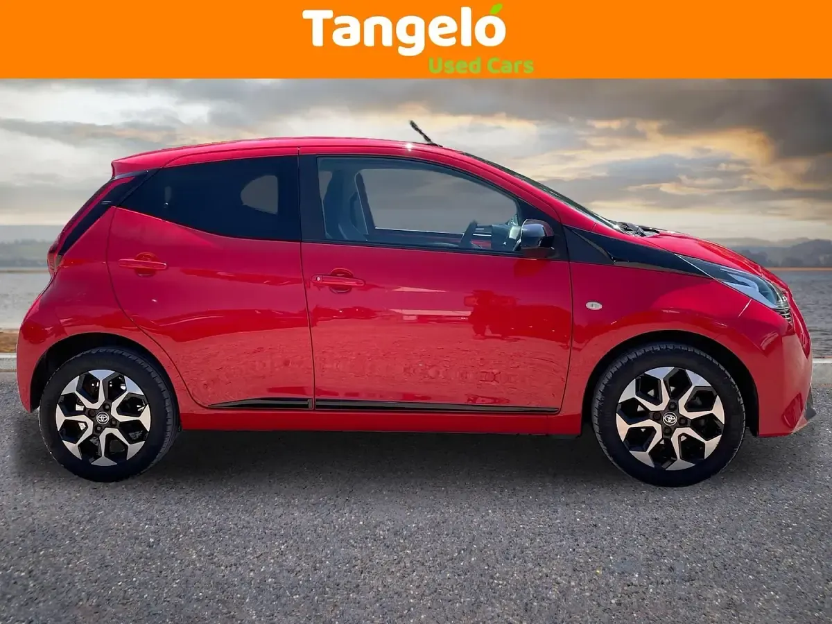 Used Toyota Aygo Trend 72 HP (52 kW) 2021 Red Hatchback