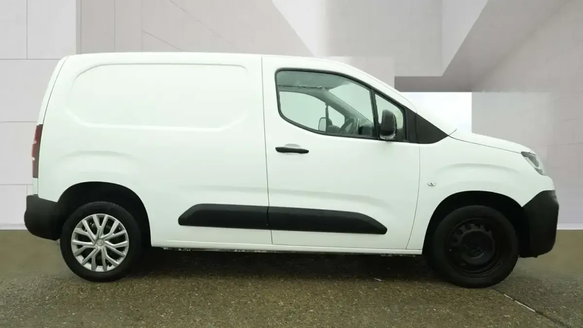 Used Citroën Berlingo 100 HP (73 kW) 2022 White MPV