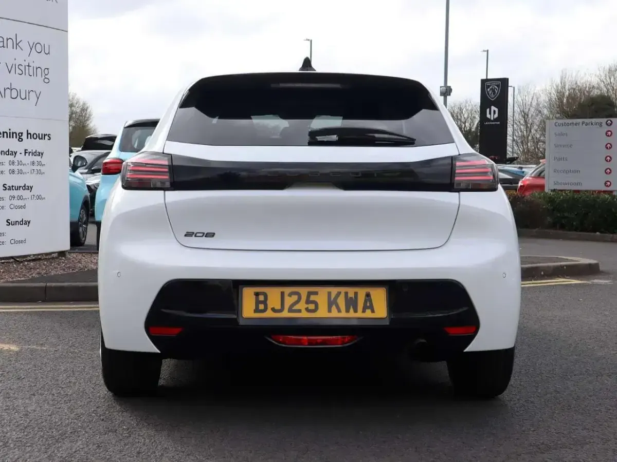 Used Peugeot 208 Allure 99 HP (72 kW) 2025 White Hatchback