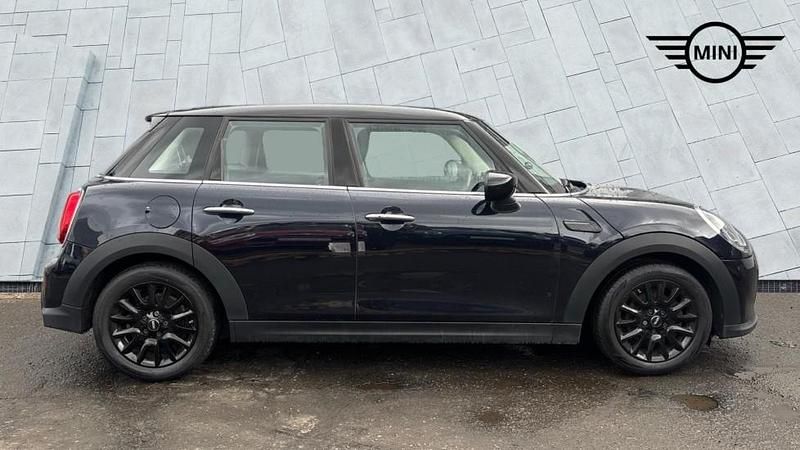 Usado Mini Cooper Classic 134 HP (98 kW) 2023 Preto Citadino