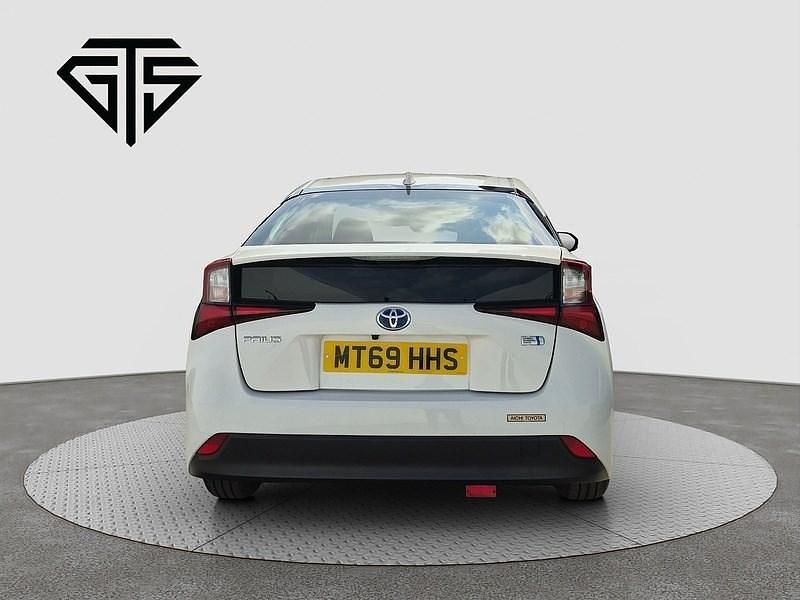 Used Toyota Prius 2025 White Hatchback