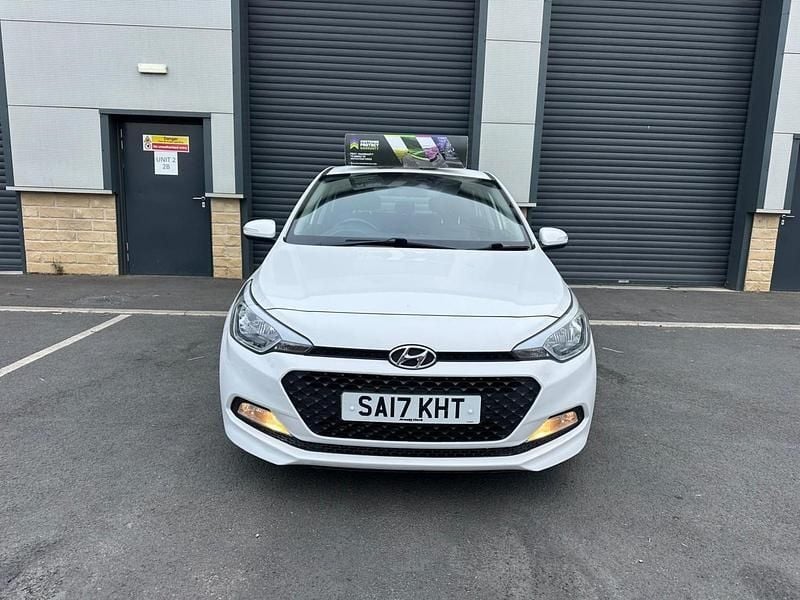 White Used 2017 Hyundai i20 SE Hatchback | £4,495 (Super price) - Image 1/4