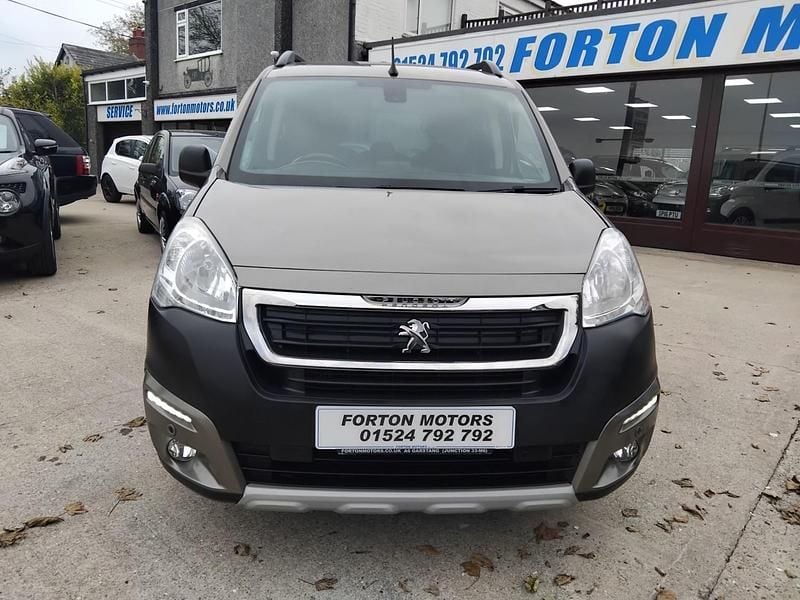 Used Peugeot Partner Tepee Outdoor 110 HP (80 kW) 2017 Bronze MPV