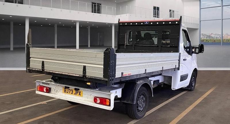 Used Nissan Interstar Tekna 145 HP (106 kW) 2023 White Van