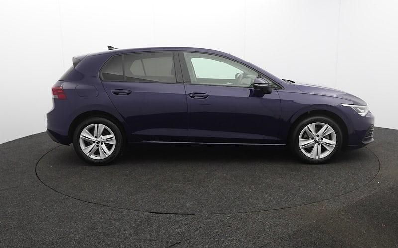 Used VW Golf VIII Life 131 HP (96 kW) 2023 Blue Hatchback