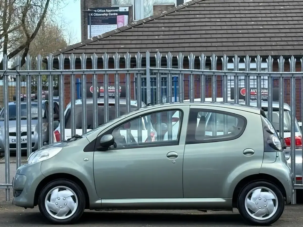Used Citroën C1 VTR Sport 68 HP (50 kW) 2010 Green Hatchback