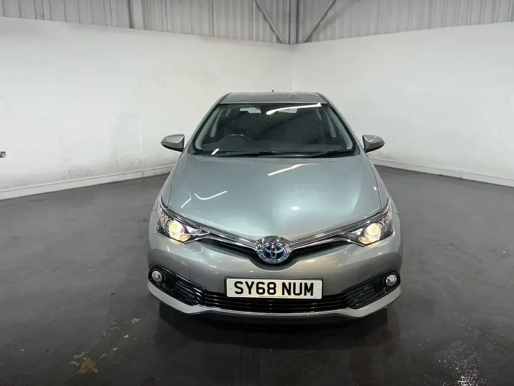 Used Toyota Auris Hybrid 136 HP (100 kW) 2018 Grey Hatchback