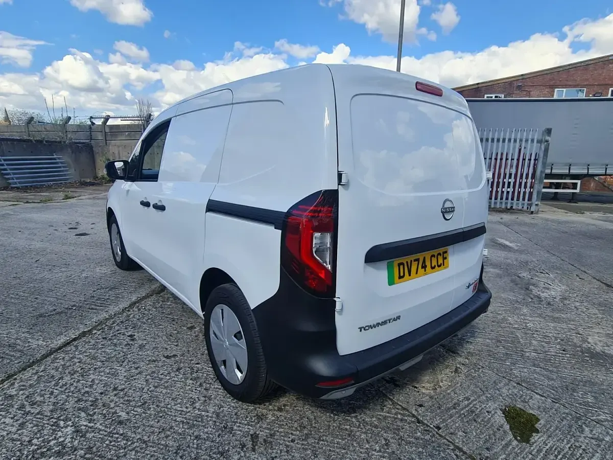 Used Nissan Townstar Acenta 89 kW (122 HP) 2024 White Van