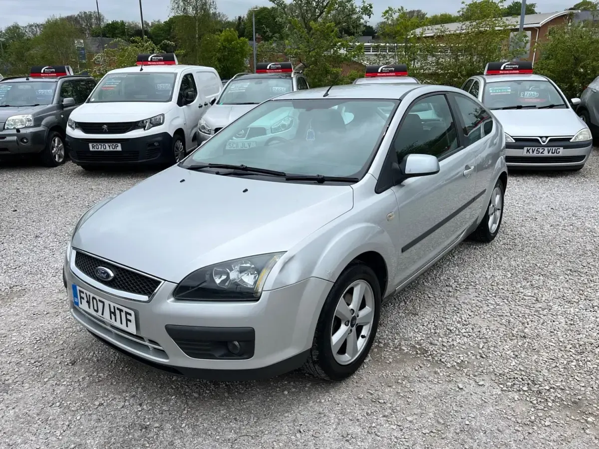 Używany Ford Focus Zetec 115 KM (84 kW) 2007 Srebrny Hatchback