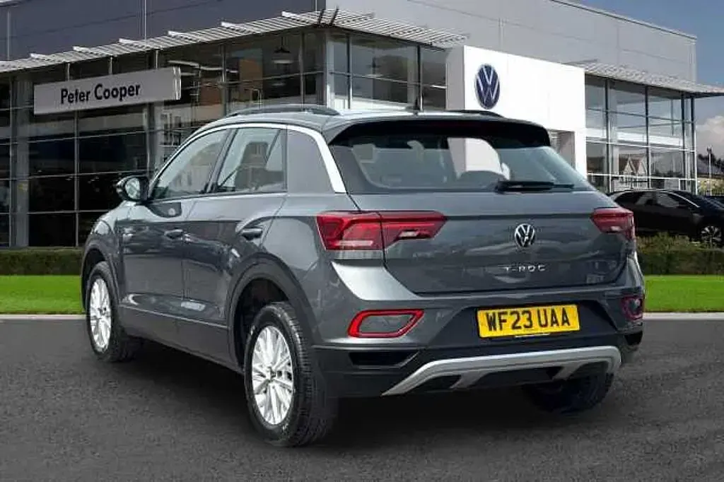 Usado VW T-Roc Life 150 HP (110 kW) 2023 Cinzento SUV