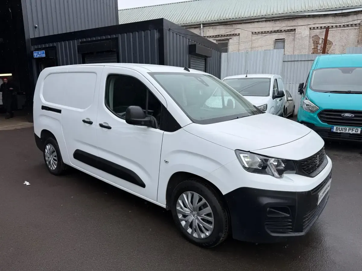 Used Peugeot Partner 131 HP (96 kW) 2021 White MPV
