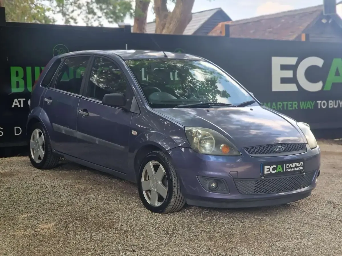 Used Ford Fiesta Zetec 67 HP (49 kW) 2006 Purple Hatchback
