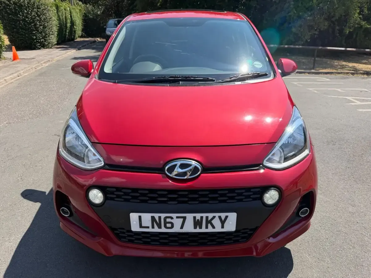 Used Hyundai i10 Premium SE 2017 Red Hatchback