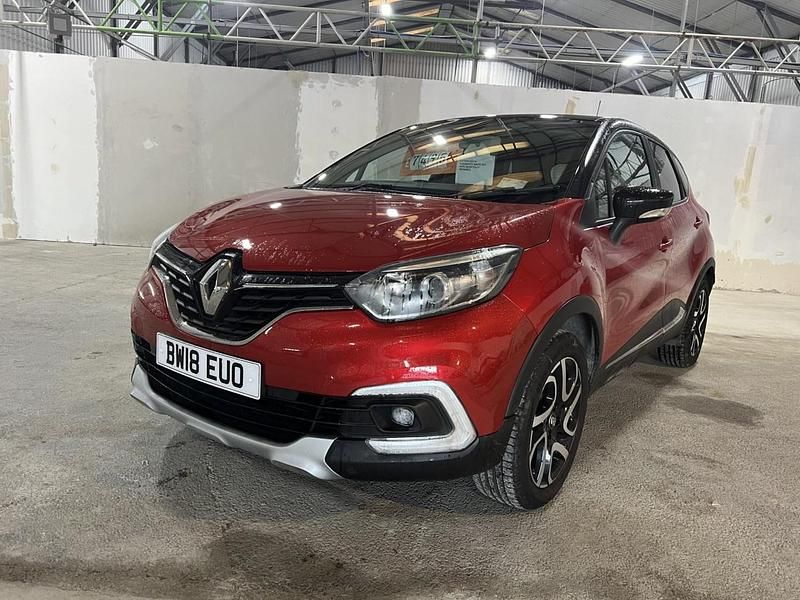 Used Renault Captur Iconic 90 HP (66 kW) 2018 Red/black SUV