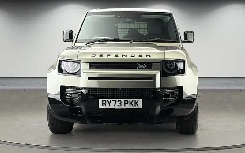 Used Land Rover Defender HSE Dynamic 300 HP (220 kW) 2024 Pangea green SUV